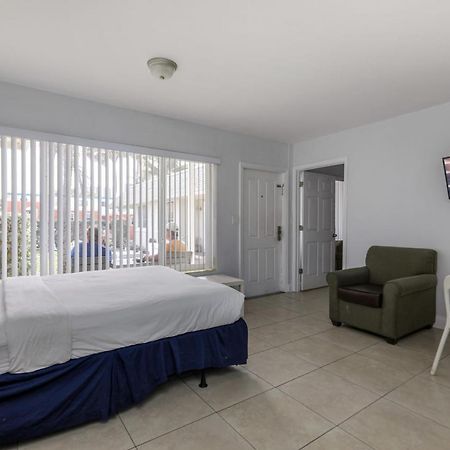 Hollywood Broadwalk Oceanside Hotel Exterior foto